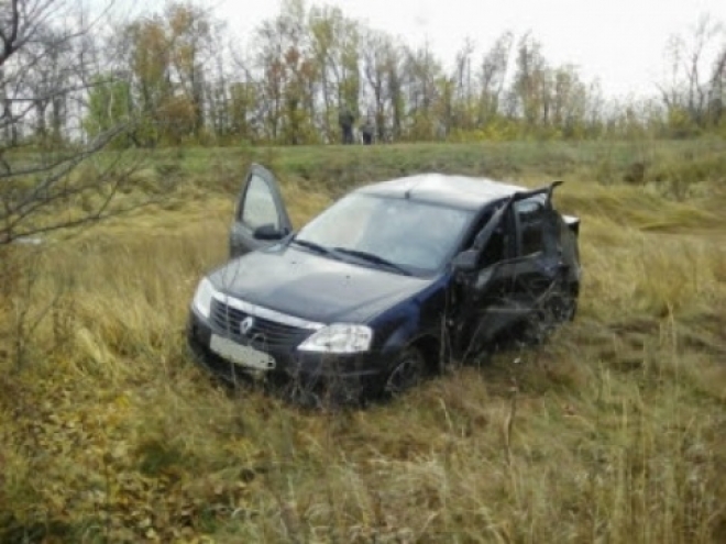 В Красноармейском районе иномарка Renault перевернулась в кювет